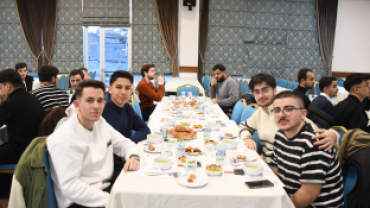 GELENEKSEL İFTAR SOFRASINDA GÖNÜLLER KENETLENDİ