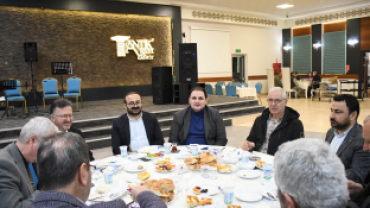 GELENEKSEL İFTAR SOFRASINDA GÖNÜLLER KENETLENDİ