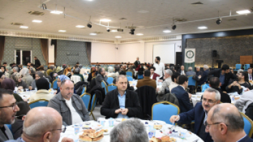 GELENEKSEL İFTAR SOFRASINDA GÖNÜLLER KENETLENDİ